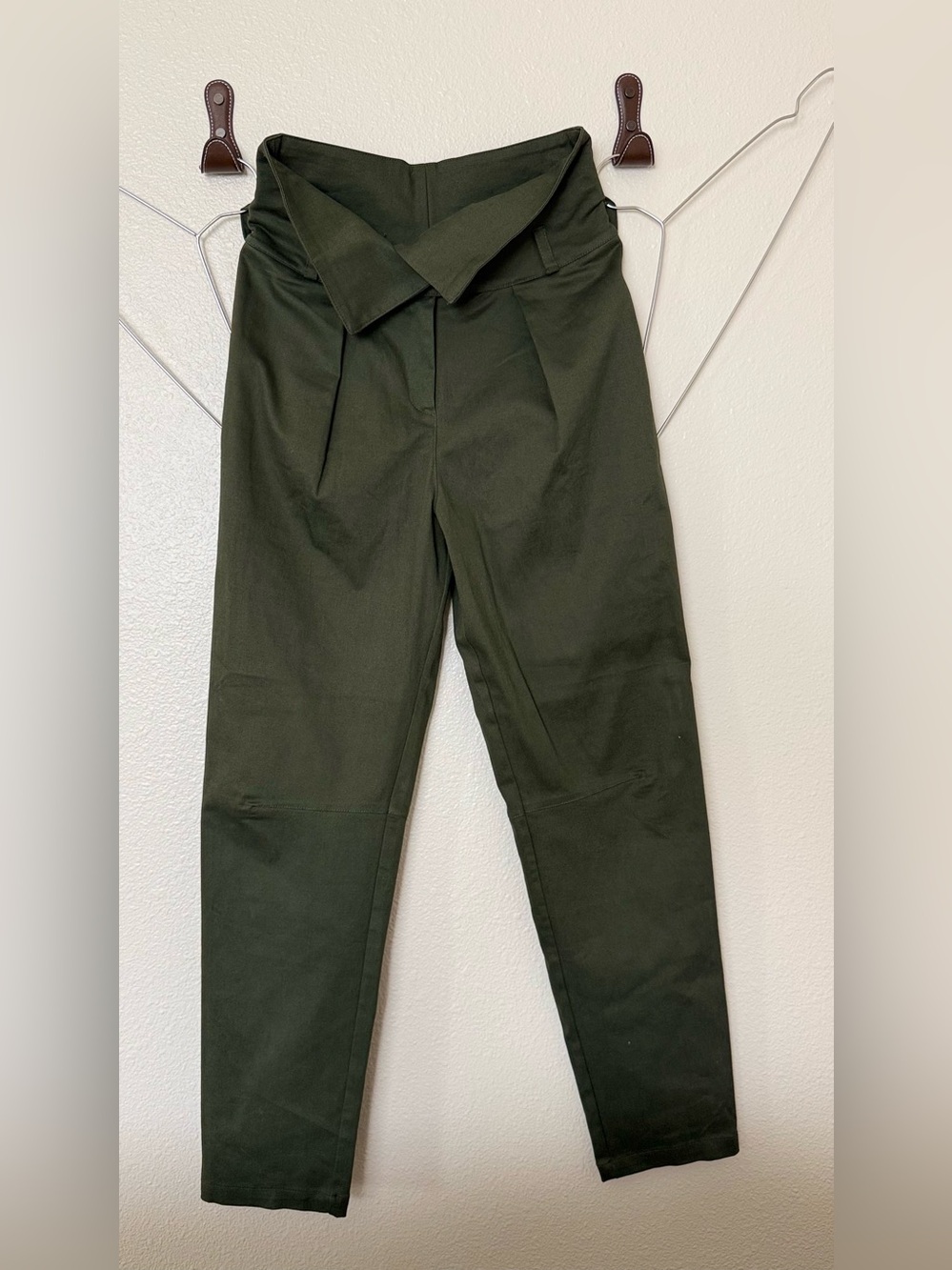 The Range High-Waist Tapered Pants in Olive Green Size S